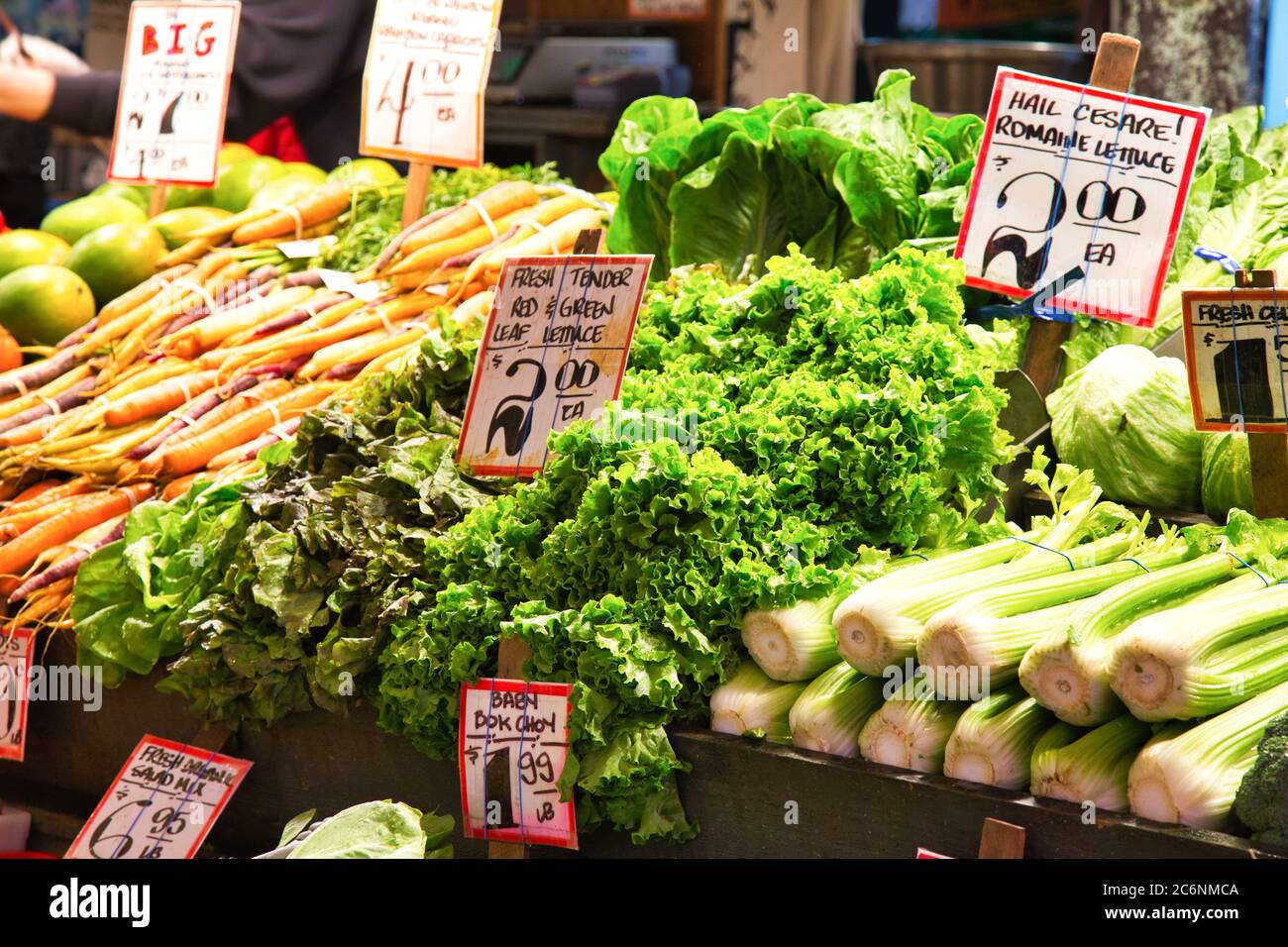 Verdure fresche al Seattle Pike Place Market, Washington, USA Foto Stock