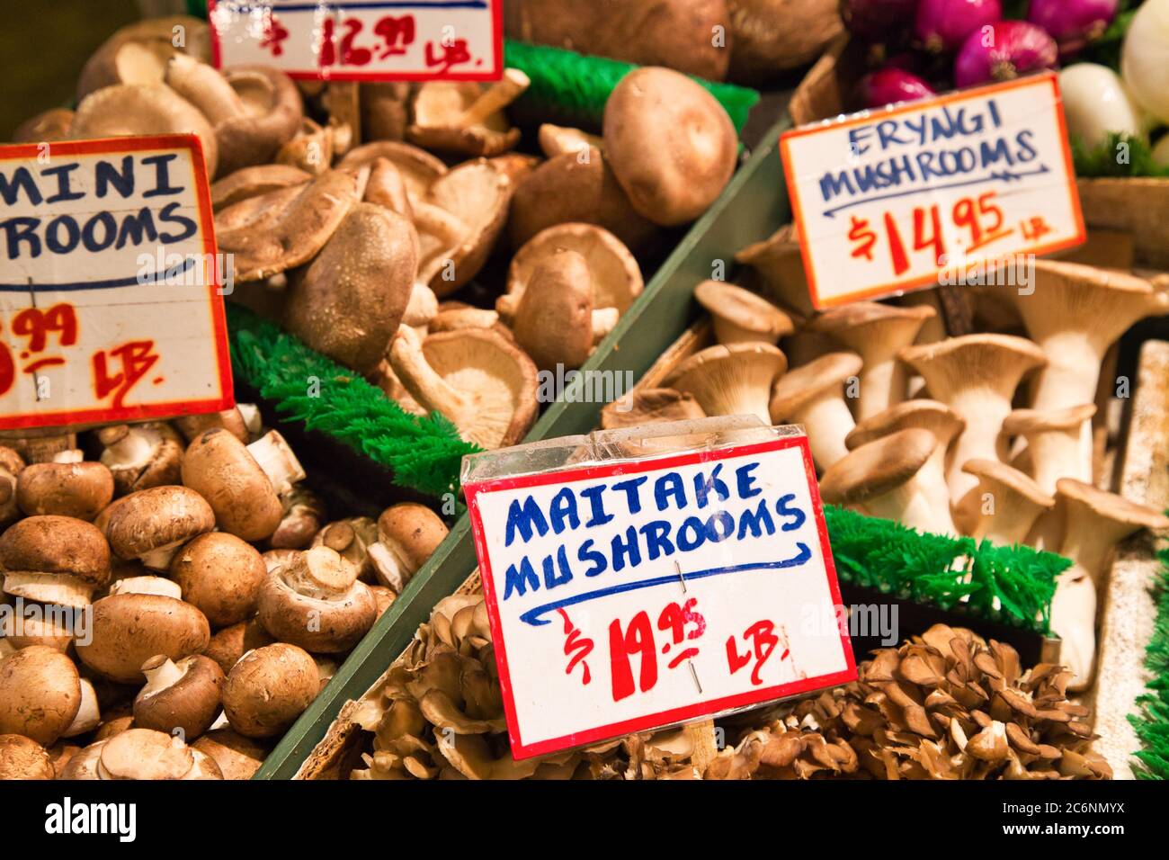 Verdure fresche al Seattle Pike Place Market, Washington, USA Foto Stock