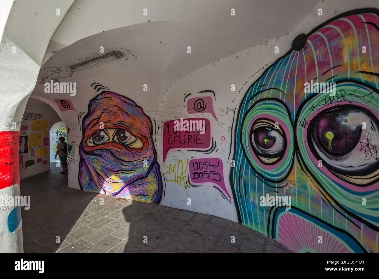 Graffiti di strada in corrispondenza del passaggio a ulice Denisova in Olomouc, Moravia Repubblica Ceca Foto Stock