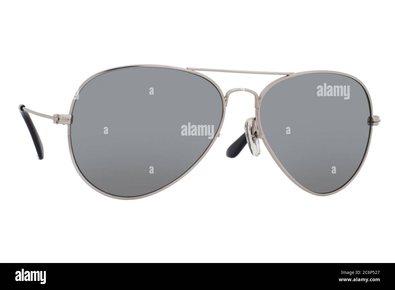 Occhiali da sole con cornice in argento e lenti a specchio isolate su  sfondo bianco Foto stock - Alamy