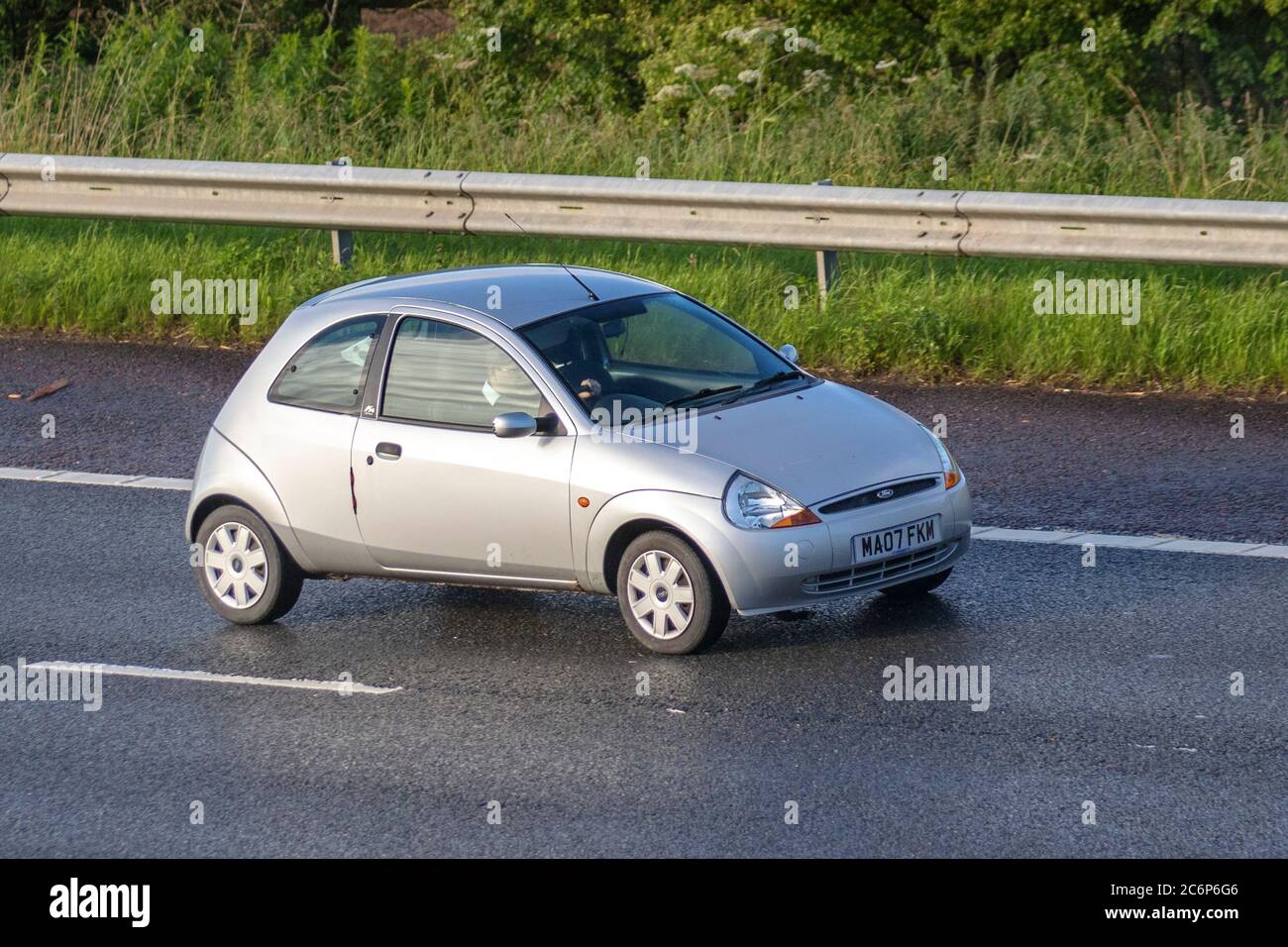 2007 Silver Ford KA Style; veicoli veicolari per il traffico, automobili che guidano veicoli su strade del Regno Unito, motori, motori sulla rete autostradale M6. Foto Stock