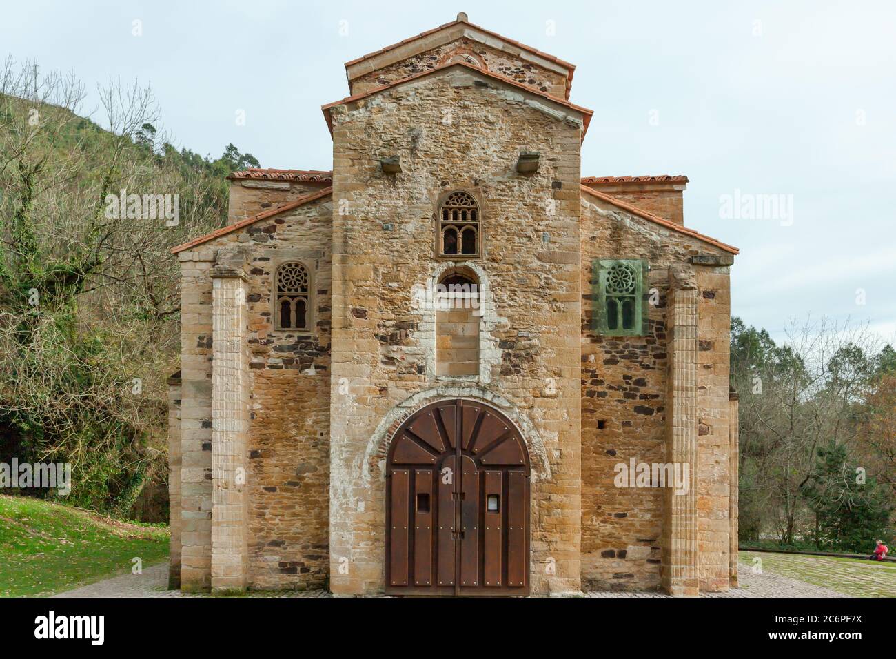 Oviedo, Spagna - 11 dicembre 2018: Chiesa di San Miguel de Lillo Foto Stock