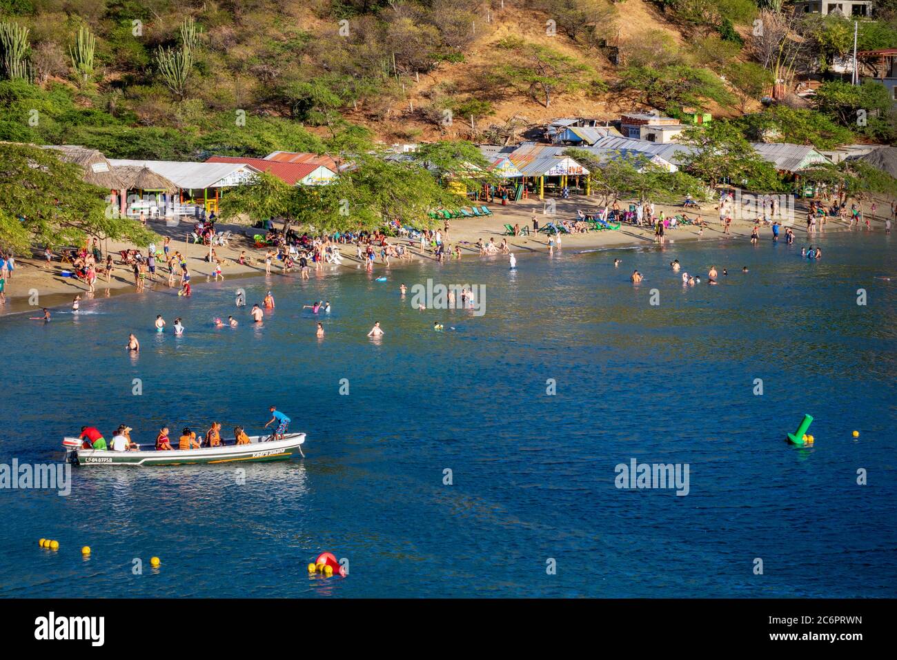 Taganga-Santa-Marta-Colombia, 01. Marzo 2020: La costa caraibica di Taganga, Colombi Foto Stock