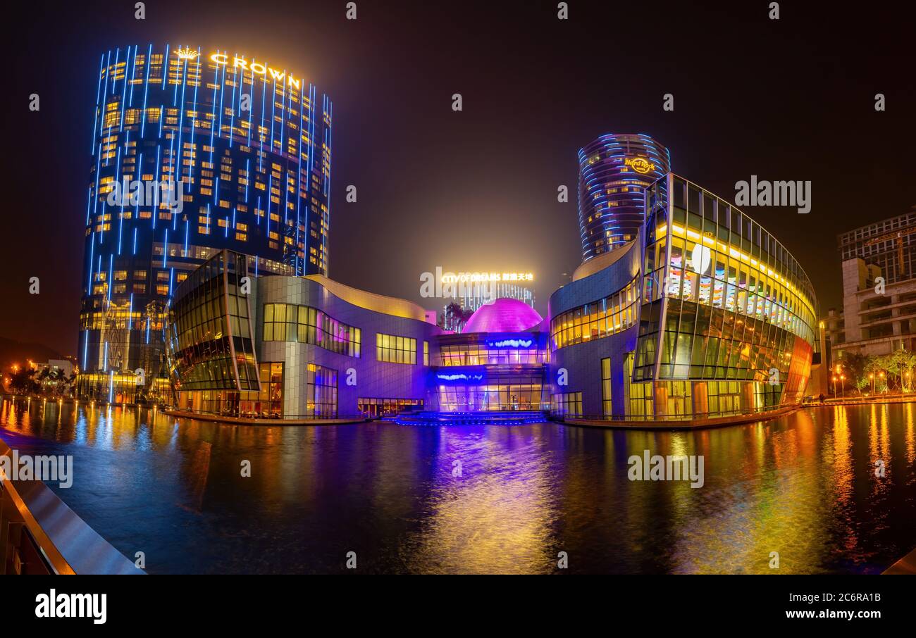 Macao, DEC 7, 2010 - Vista notturna esterna della Città dei sogni Foto Stock