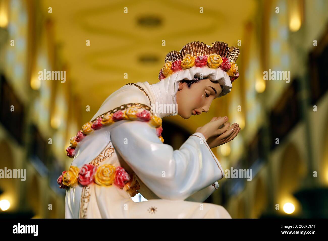 Statua dell'immagine della Madonna della Salette, una delle designazioni attribuite alla Vergine Maria nella Chiesa Cattolica, Madre di Dio Foto Stock