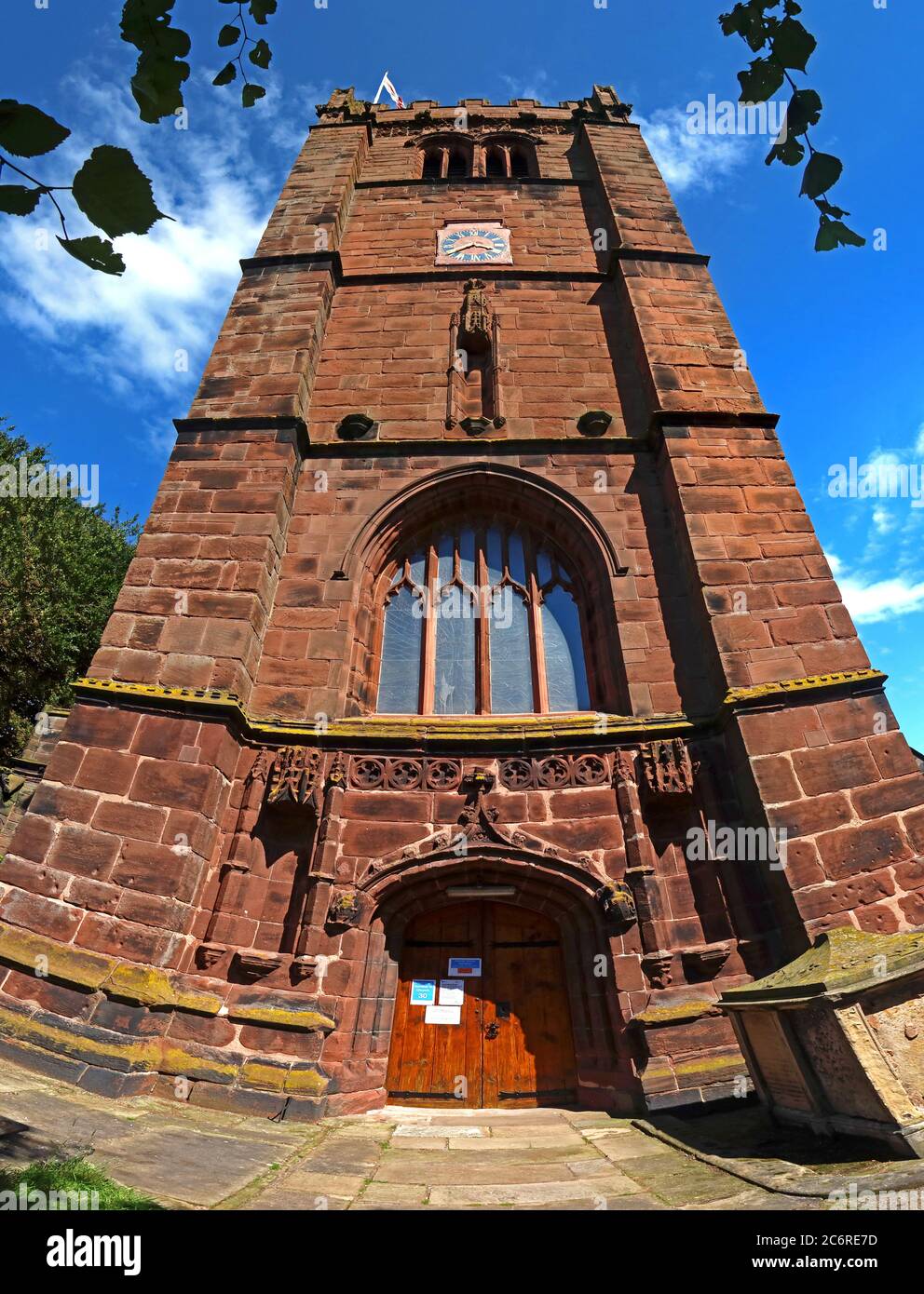 Torre, St Andrews Church Tarvin Cheshire, Inghilterra, UK, edificio storico di grado i, chiesa parrocchiale anglicana Foto Stock