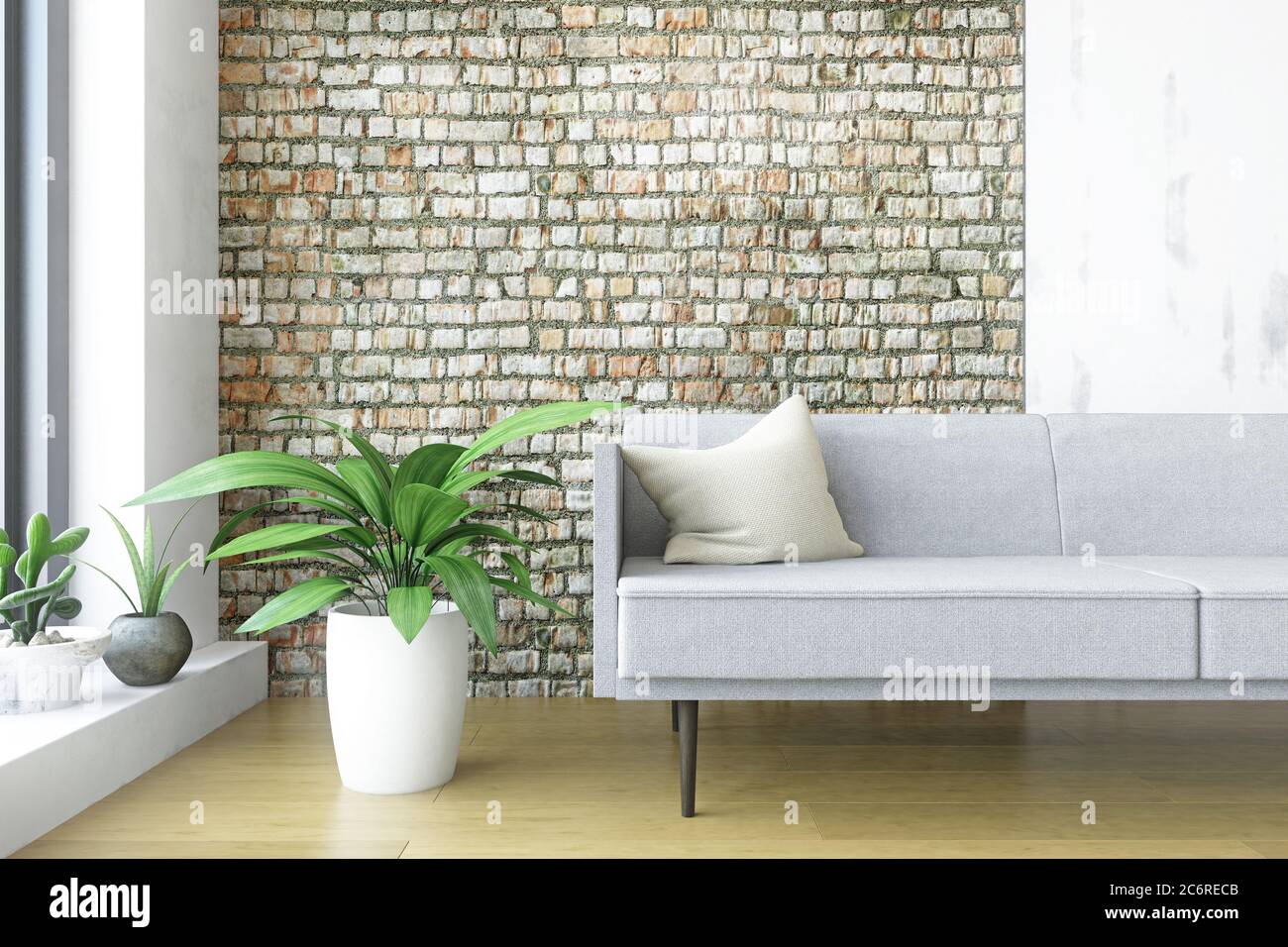 Camera interna moderna con un divano e diverse piante vicino alla Grande finestra, Old Dirty Brick Wall con pavimento in legno, arredamento minimalista di stile. Foto Stock