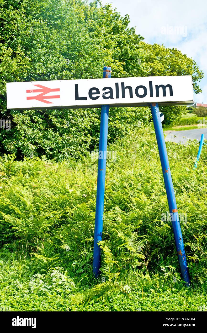 Cartello della stazione ferroviaria di Lealholm, Lealholm, North Yorkshire Moors, Inghilterra Foto Stock