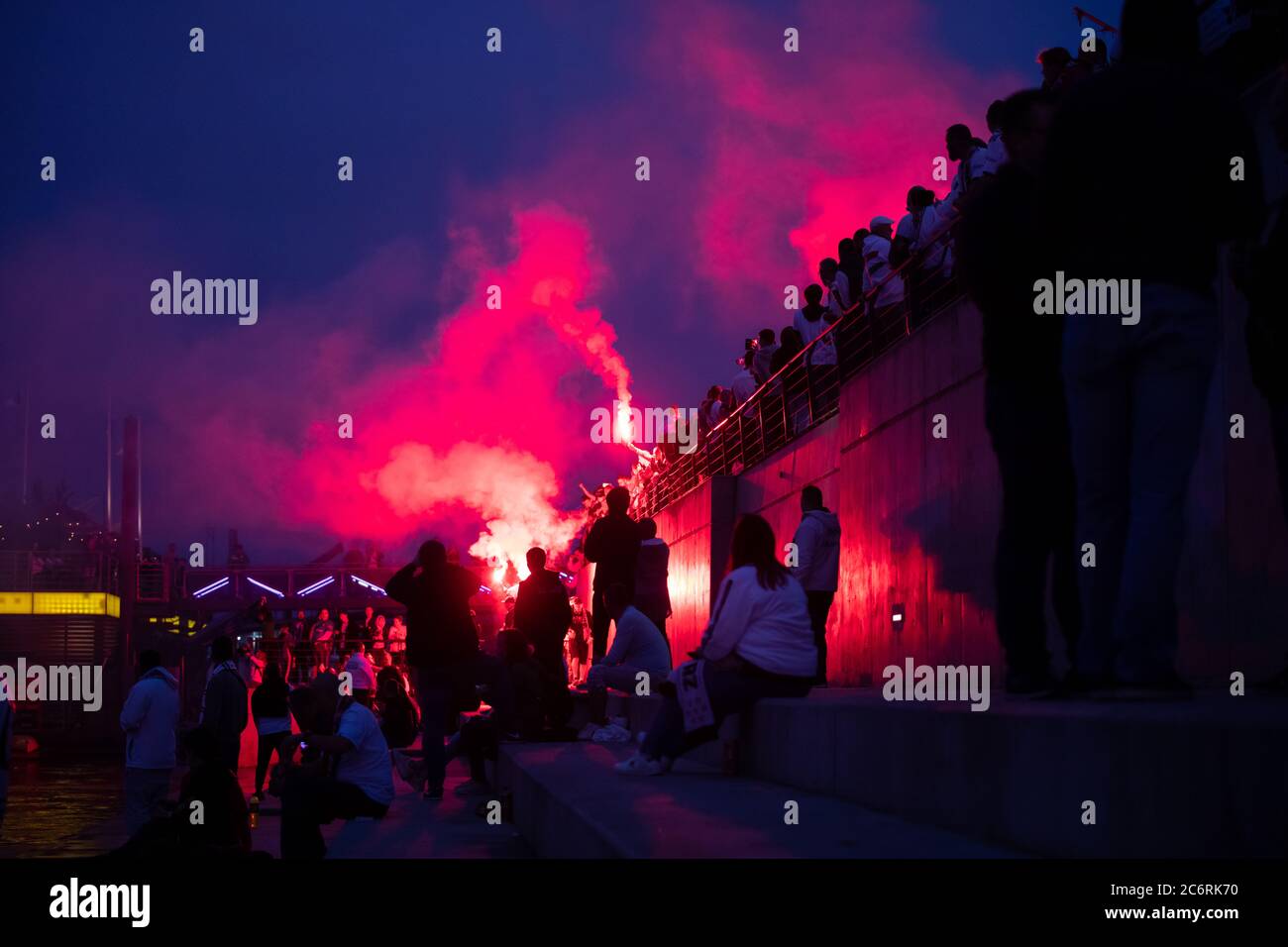 Varsavia, Polonia. 11 Luglio 2020. I tifosi della squadra di calcio Legia Warsaw si celebrano dopo aver vinto il 14° Campionato Polacco (Lega Polacca Ekstraklasa) nella storia. Credit: SOPA Images Limited/Alamy Live News Foto Stock