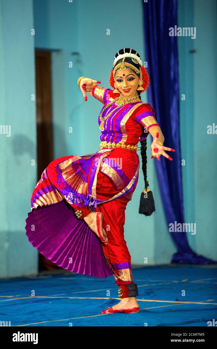 Sud indiano Woman esecuzione Bharatnatyam la danza classica dell'India, Foto Stock