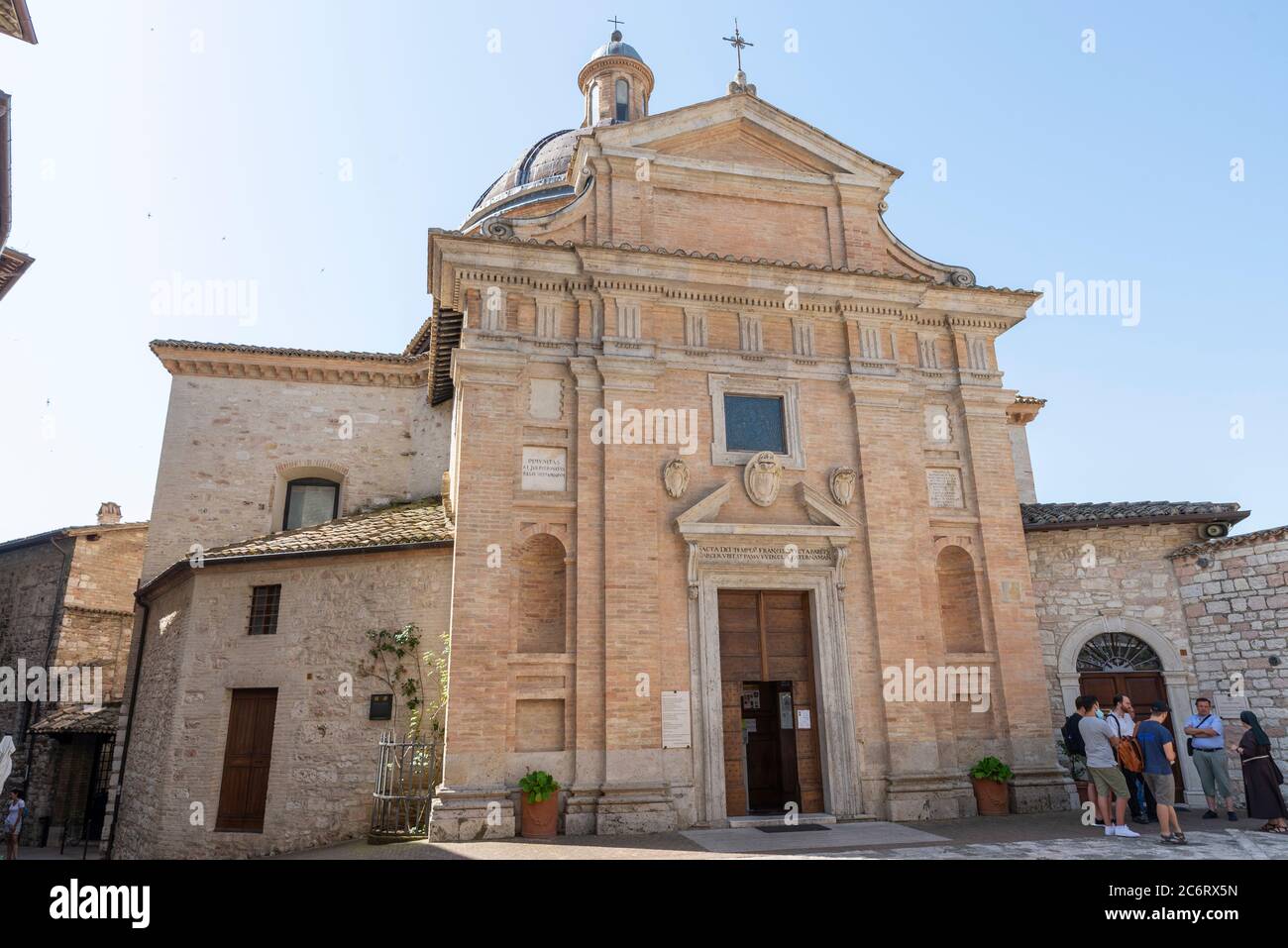 assisi, italia luglio 11 2020 : chiesa nuova casa di san francesco nel centro di assisi Foto Stock