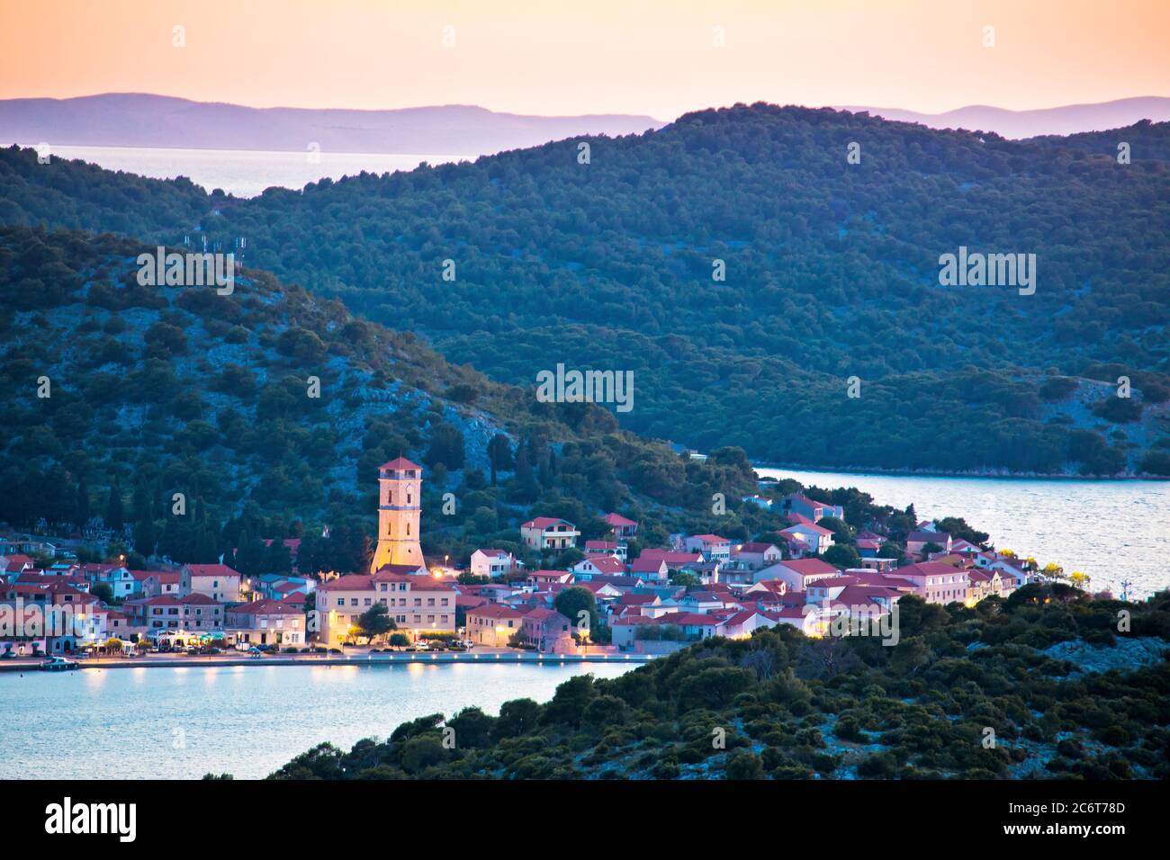 Tisno e Murter isola arcipelago vista tramonto, Dalmazia regione della Croazia Foto Stock
