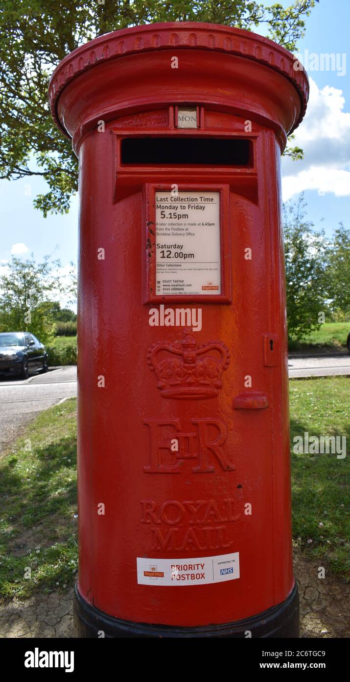 Una casella postale di priorità Royal Mail - utilizzata per il ritorno dei test del coronavirus. Foto Stock