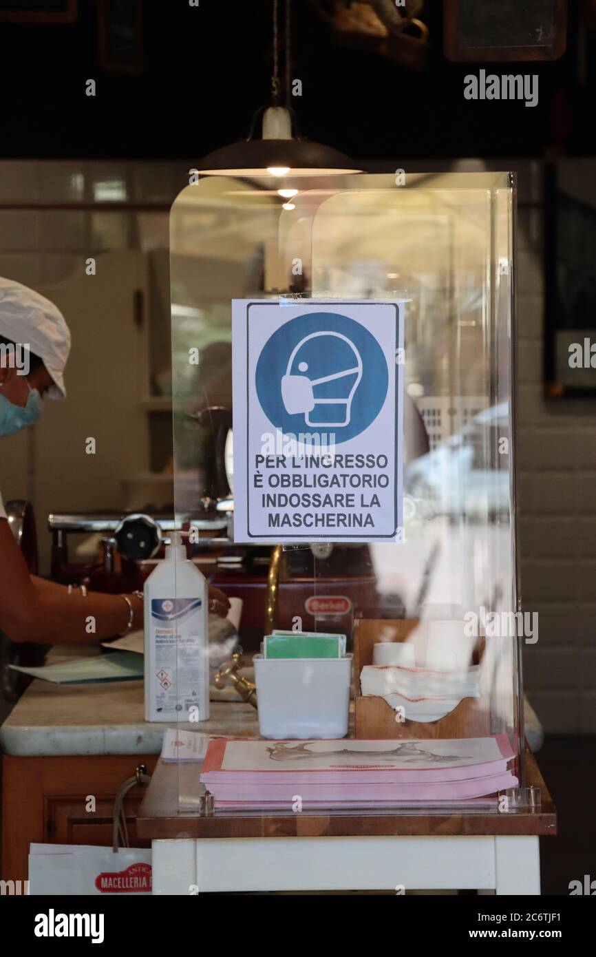 Regione del Chianti - Toscana - Italia - Covid 19 cartello precauzioni in Toscana. Informazioni generali sul pubblico su come prevenire la diffusione di Coronavirus. Foto Stock