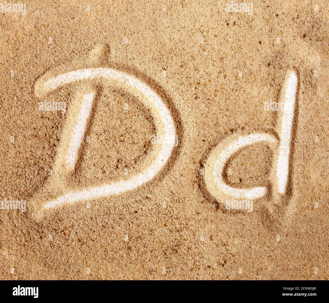 Lettera D. Alfabeto scritto a mano in inglese nella sabbia. Foto Stock
