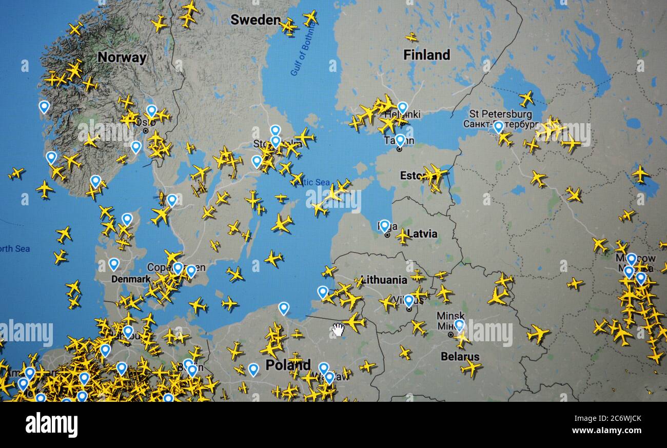 Aria raffica sui paesi del Nord Europa (12 luglio 2020, UTC 16.26) con il sito Flightradar 24, durante il periodo di Coronavirus Pandemic Foto Stock