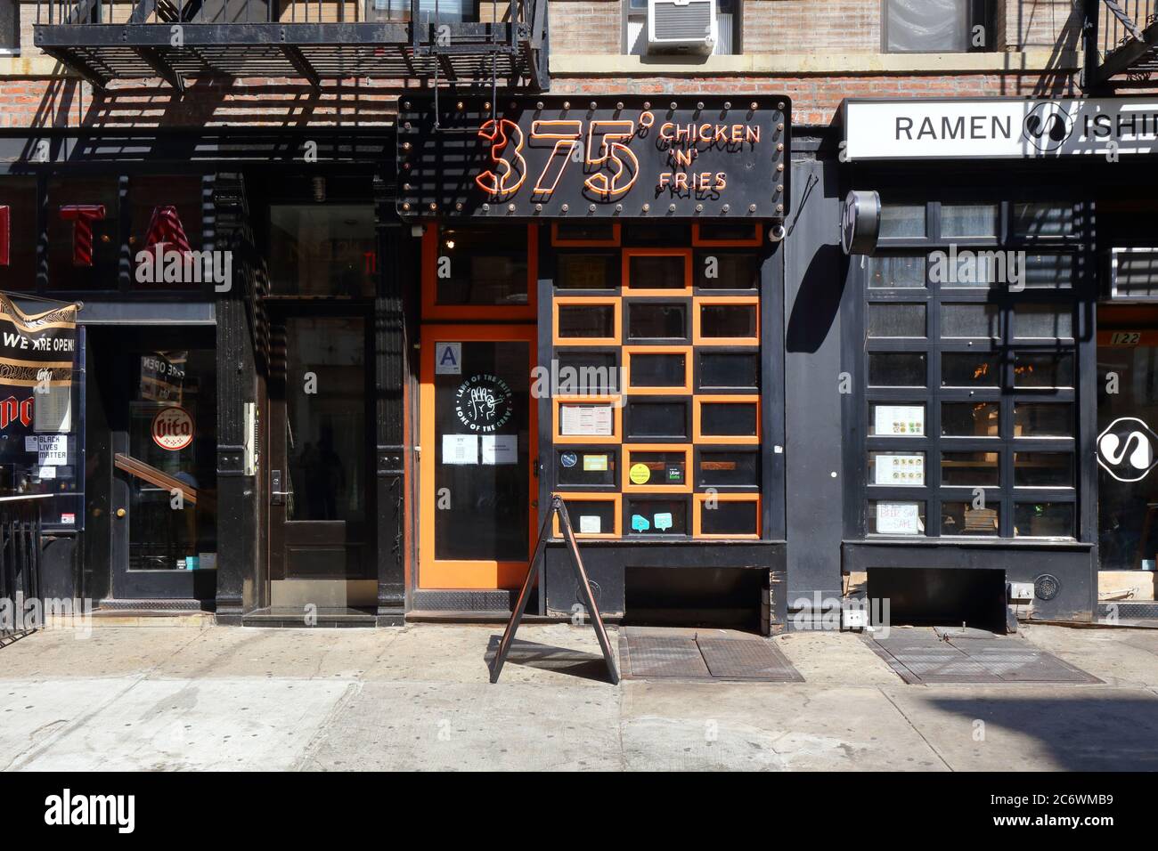 375° Chicken 'n Fries, 124 Ludlow St, New York, NYC foto di un ristorante di pollo fritto e patatine fritte nel Lower East Side di Manhattan. Foto Stock