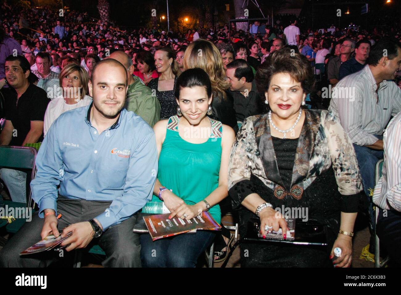 Marcela Fernadez de Gandara (r) a Raul di Blasio, durante il suo concerto di pianoforte al Festival dei Pitici 2009. Maggio 2009 Raul di Blasio, durante su concierto de piano en las Fiestas del Pitic 2009. Mayo2009 Foto Stock