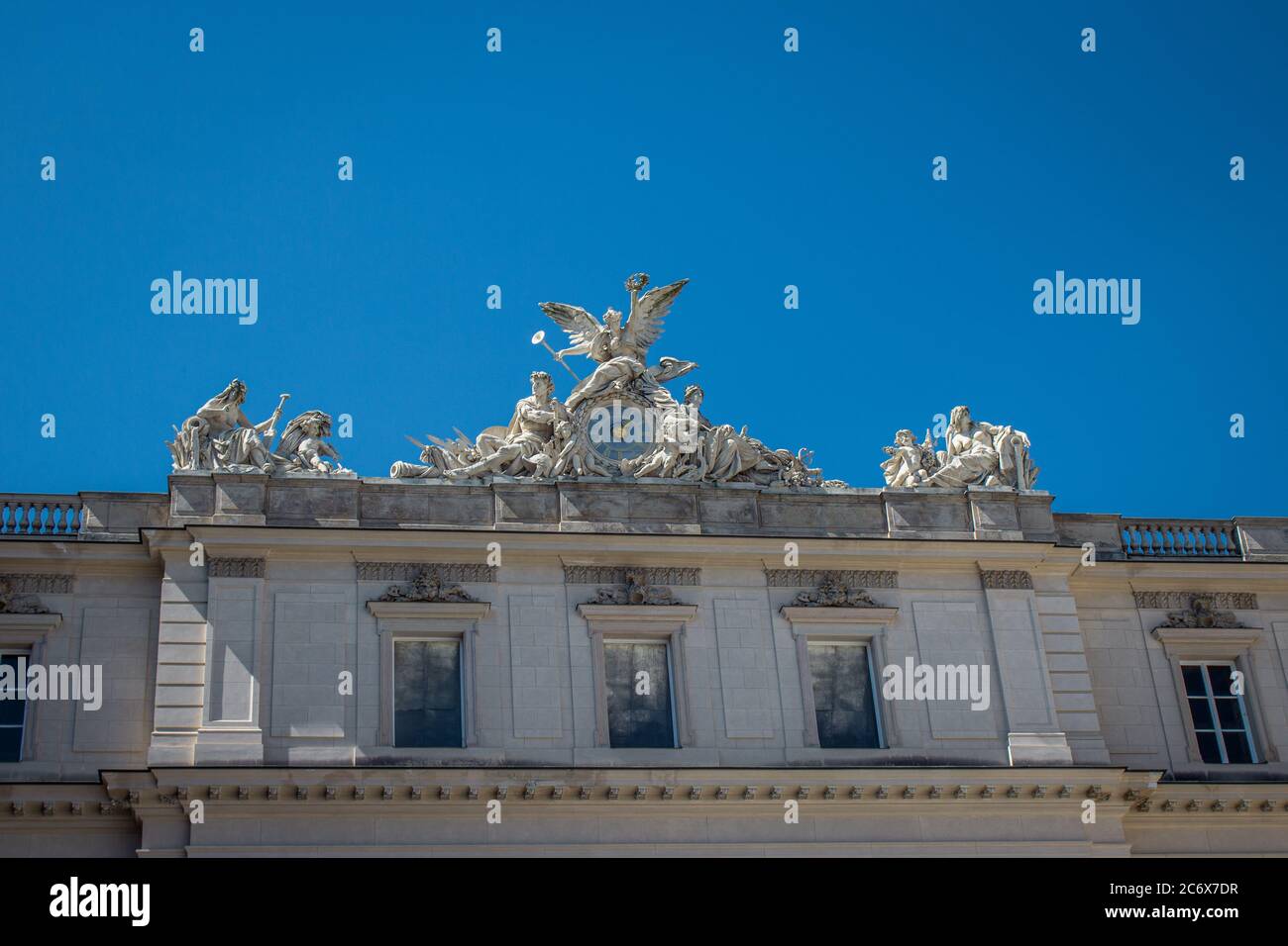 Vista del Neues Schloss Herrenchiemsee (palazzo). Basato sullo stile di Versailles. Architettura barocca. Iniziato da Re Ludwig II. Foto Stock