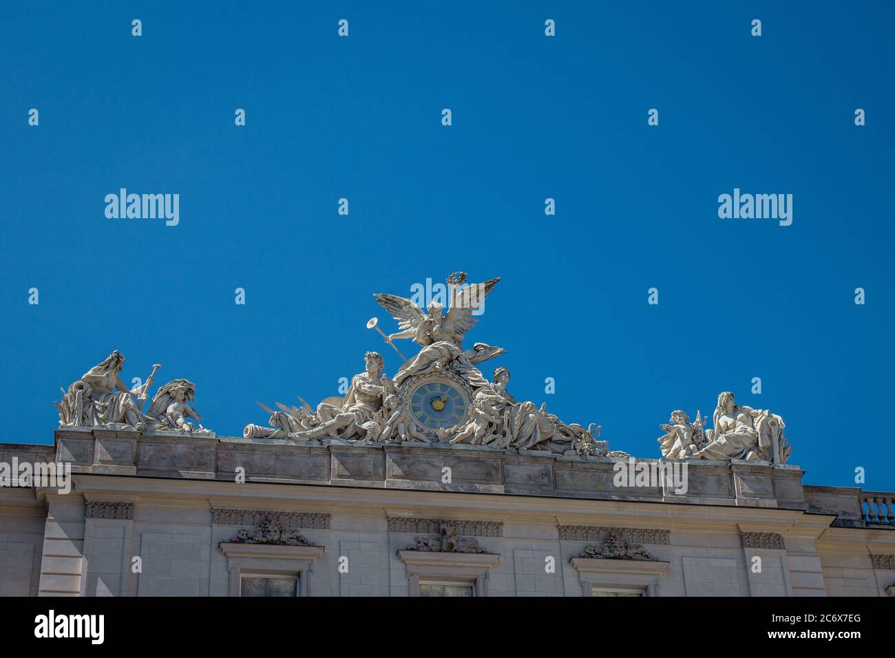 Vista del Neues Schloss Herrenchiemsee (palazzo). Basato sullo stile di Versailles. Architettura barocca. Iniziato da Re Ludwig II. Foto Stock