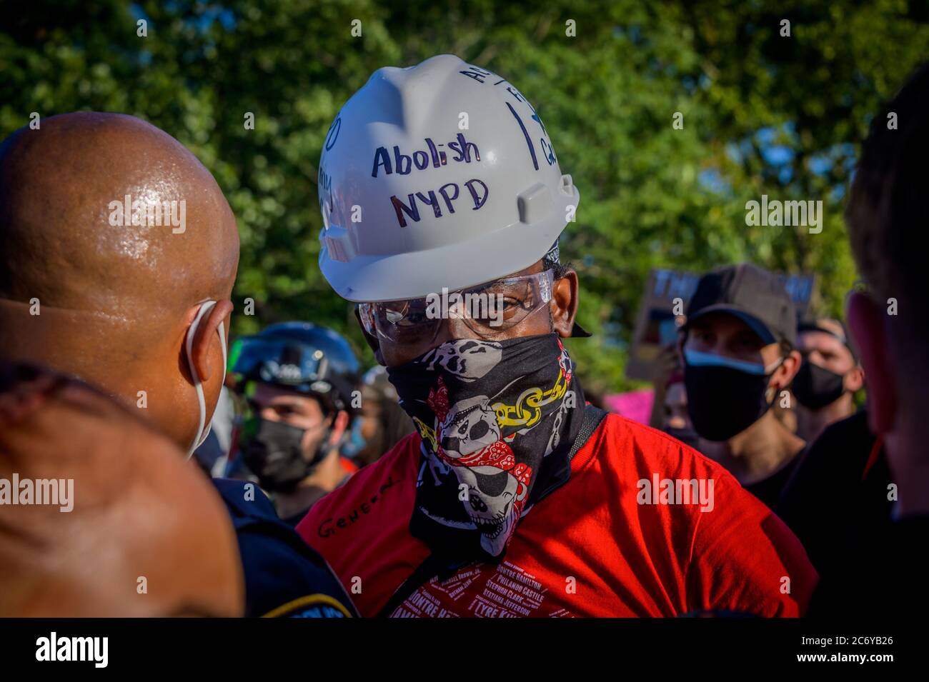 STATI UNITI. 12 luglio 2020. I marchers Pro-NYPD si sono scontrati con una grande folla di contromanifestanti Black Lives Matter durante il rally "Back the Blue" e hanno marciato a Bay Ridge, Brooklyn, il 12 luglio 2020. (Foto di Erik McGregor/Sipa USA) Credit: Sipa USA/Alamy Live News Foto Stock