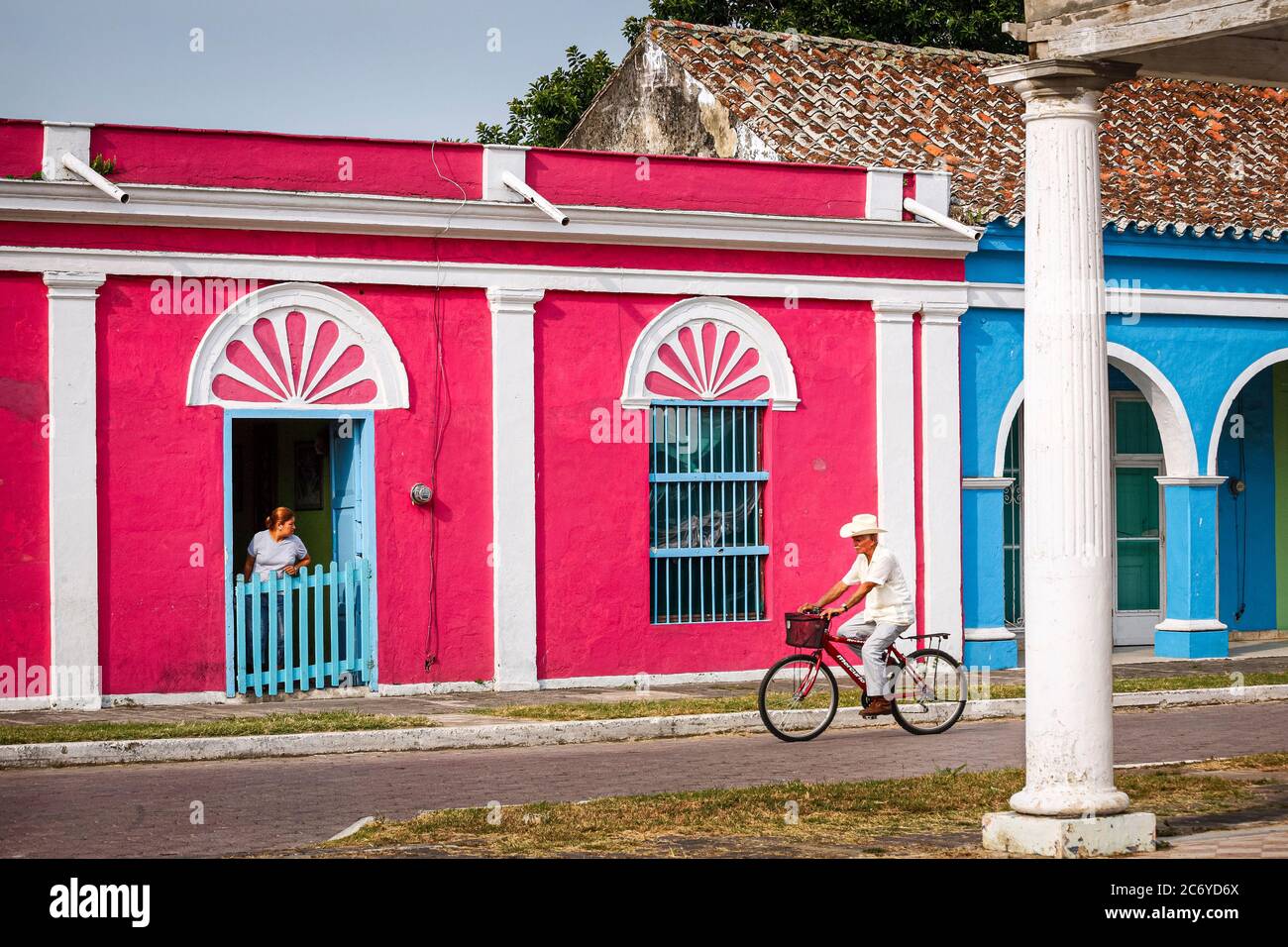 Una scena dalla vita quotidiana in Tlacotalpan colorato, Veracruz, Messico. Foto Stock