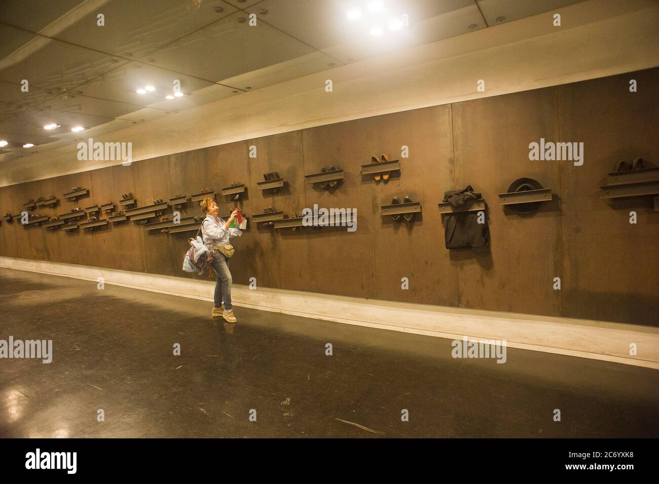 Europa, Italia, Campania, Napoli, stazione della metropolitana di Dante dell'artista Jannis Kounellis Foto Stock