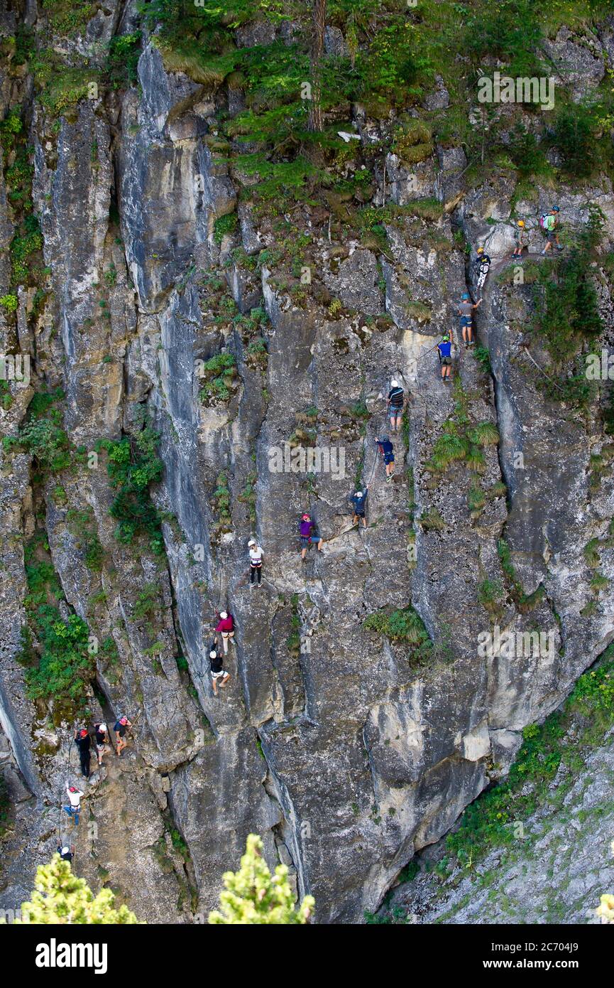 Europa, Italia, Piemonte, Claviere, ponte tibetano delle Gorgia di s. Gervasio. E' il ponte tibetano più lungo del mondo (544 metri). Foto Stock