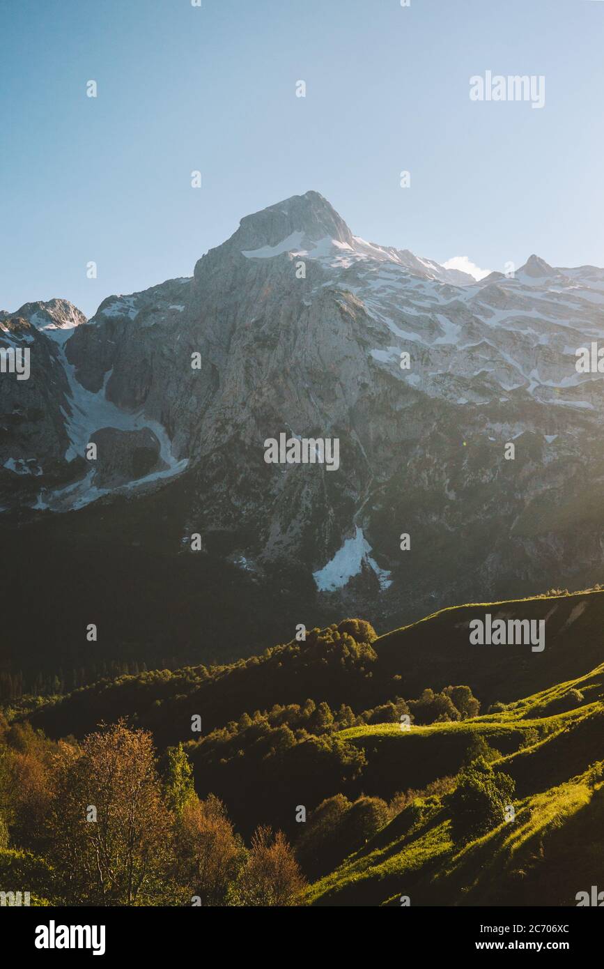Montagna picco paesaggio tramonto natura estate viaggio deserto paesaggio vista aerea Foto Stock