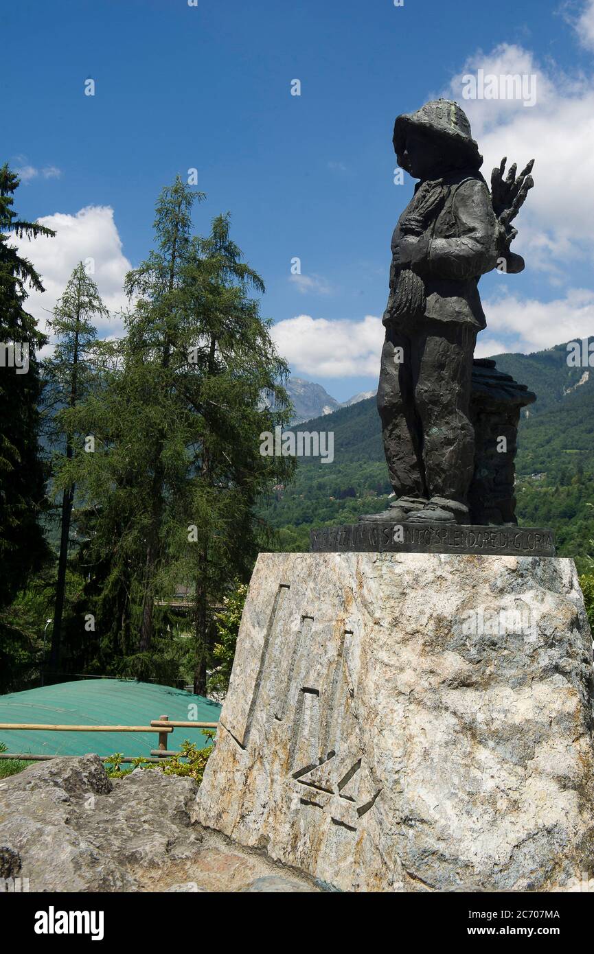 Europa, Italia, Santa Maria maggiore, Val Vigezzo, Piemonte, paese delle spazzancamini, monumento della spazzata del camino Foto Stock