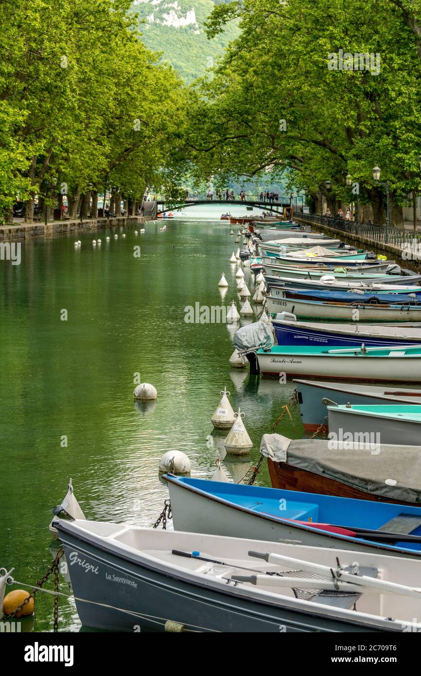 Barche sul Canal du Vasse, Annecy, Alpi francesi, dipartimento alta Savoia, Auvergne-Rodano-Alpi, Francia Foto Stock