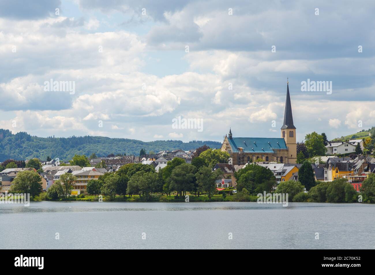 Blick auf Kröv von der Mosel, Rheinland-Pfalz, Deutschland Foto Stock