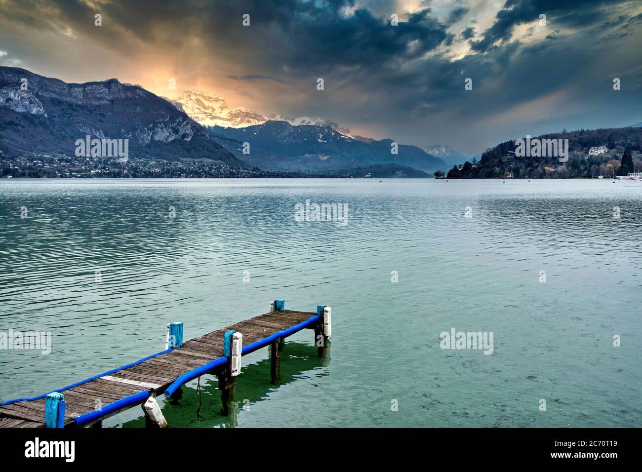 Barche sul Lago di Annecy, dipartimento dell'alta Savoia, Auvergne-Rodano-Alpi, Francia Foto Stock