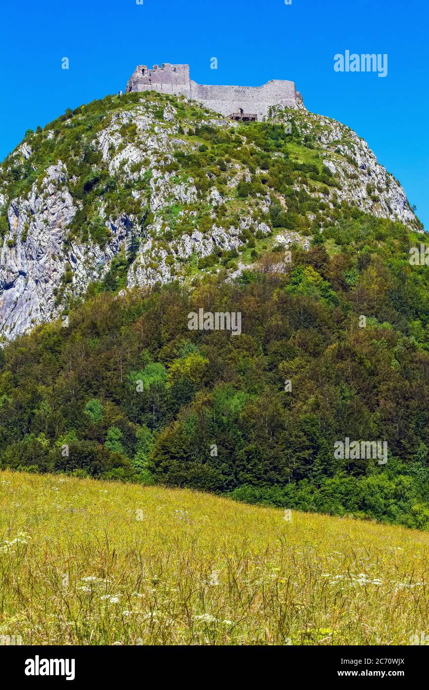 Château de Montsegur, una roccaforte rasa dei Catari. Belesta · Midi-Pirenei, comune nel dipartimento Ariège nel sud della Francia. Foto Stock