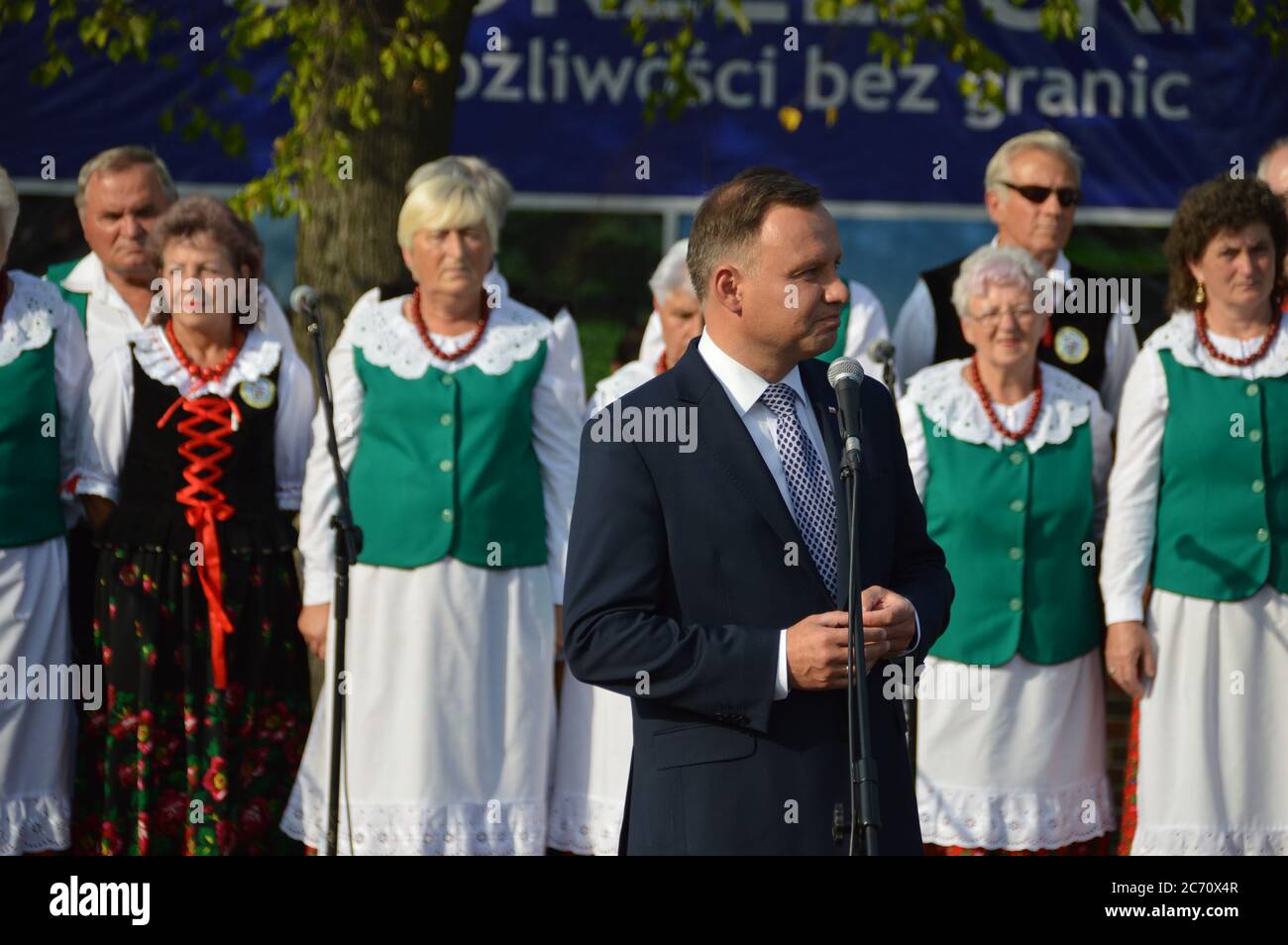 Amtsabiter Andzej Duda hat nach Auszählung der Stimmen die Stichwahl gegen Rafal Trzaskowski gewonnen am 13.7.2020 im Bild bei einem Besuch in Zgorz Foto Stock