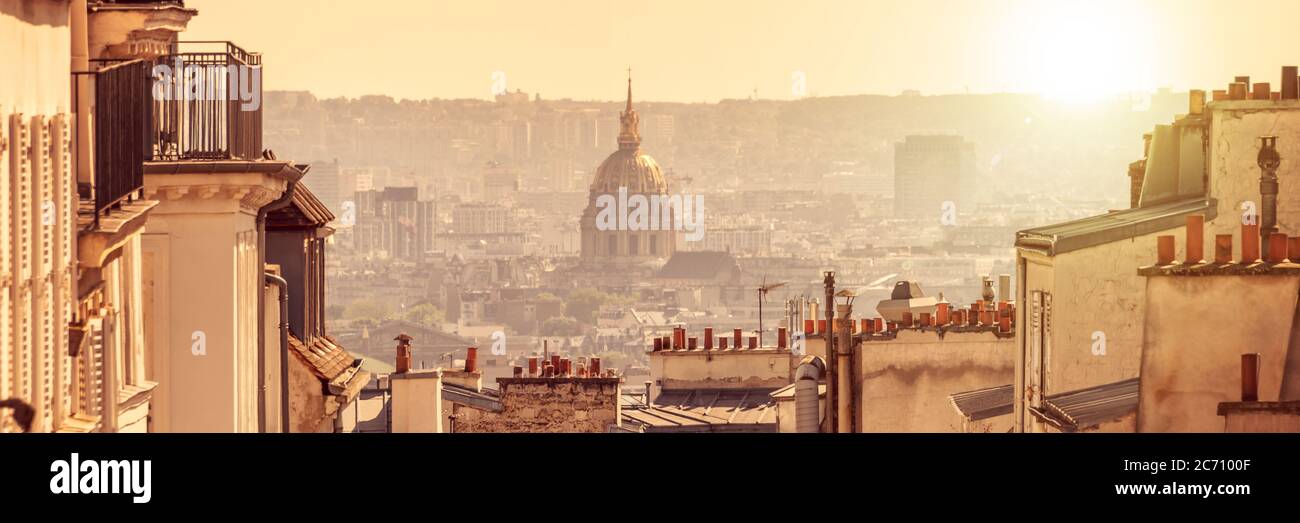 Panorama di Parigi, vista sul Duomo des Invalides dalla collina di Montmartre, a Parigi, Francia Foto Stock