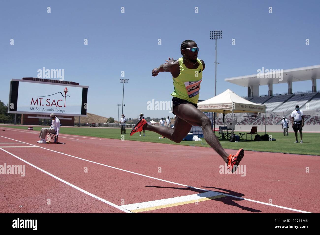 Omar Craddock si posiziona terzo nel triplo salto a 55-11 (17.04m) durante i Giochi d'ispirazione Weltklasse di Zurigo, giovedì 9 luglio 2020, a Walnut, CA Foto Stock