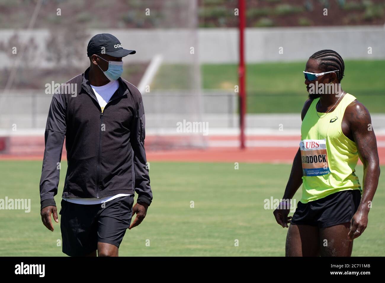 Omar Craddock (a sinistra) con il coach al Joyner durante i Giochi d'ispirazione di Zurigo Weltklasse, giovedì 9 luglio 2020, a Walnut, California Foto Stock