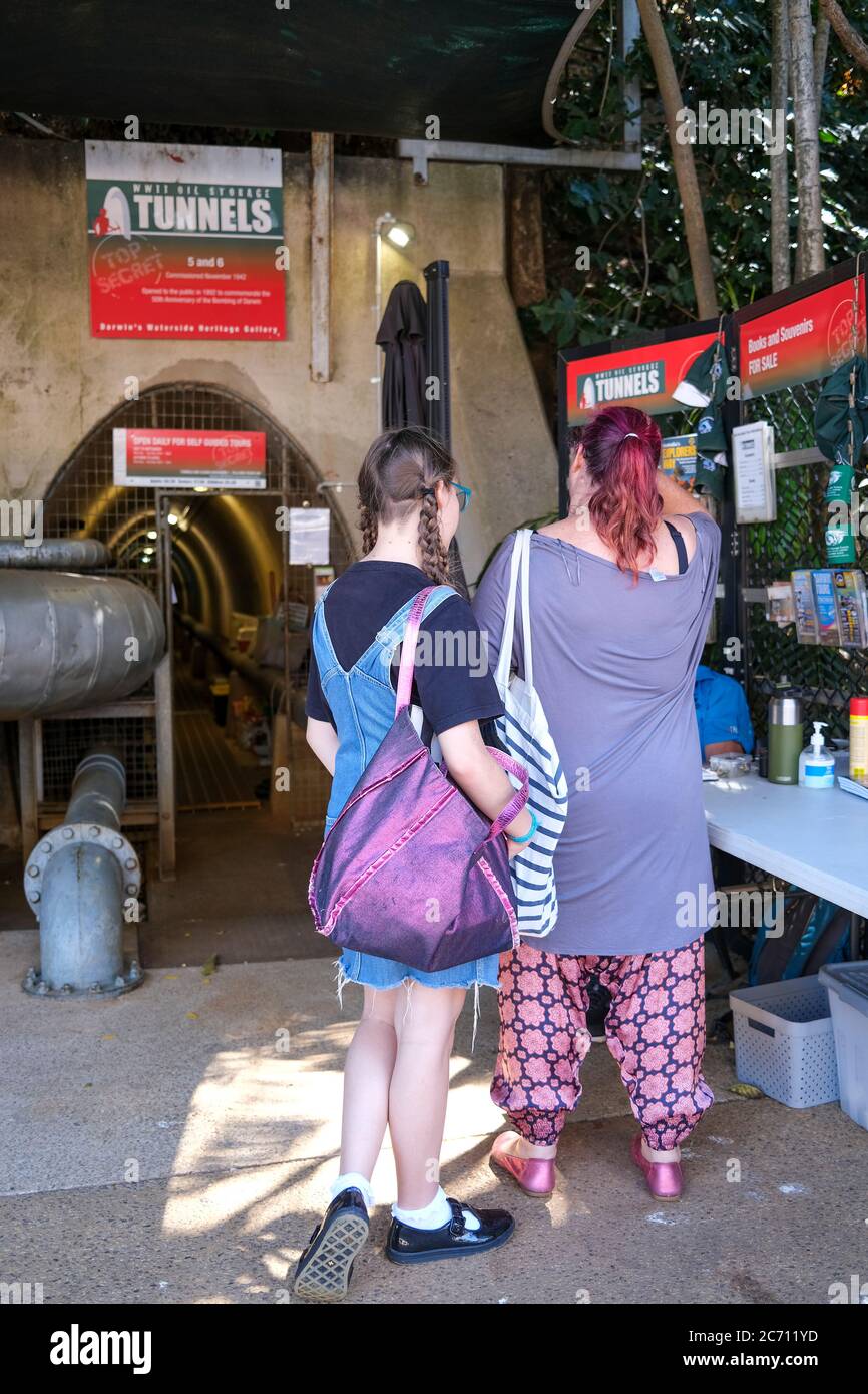 Ingresso ai tunnel di stoccaggio del petrolio della seconda guerra mondiale (seconda guerra mondiale) a Darwin, territorio del Nord, Australia Foto Stock