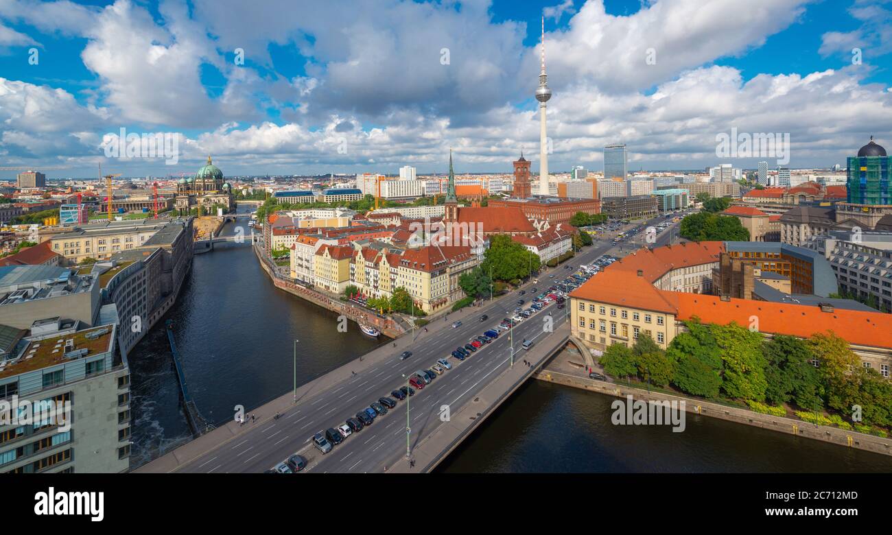 Berlino, Germania, vista dall'alto del fiume Sprea durante il giorno. Foto Stock