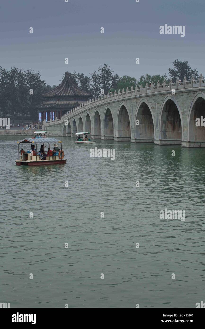 Il Ponte dell'Arco del 17, il Palazzo Estivo, Pechino, Cina Foto Stock