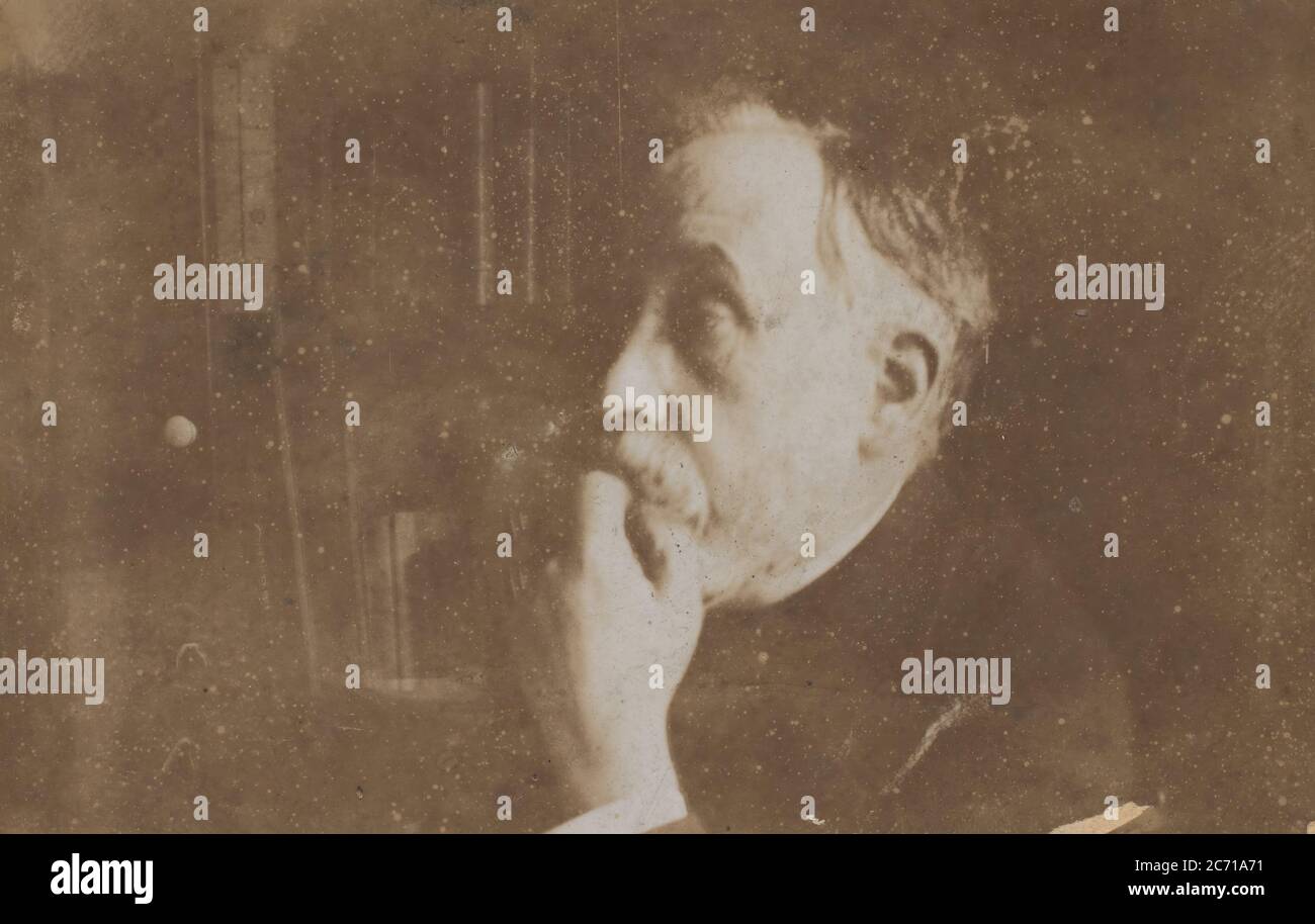 [Autoritratto in Libreria (mano a Chin)], probabilmente 1895. Foto Stock