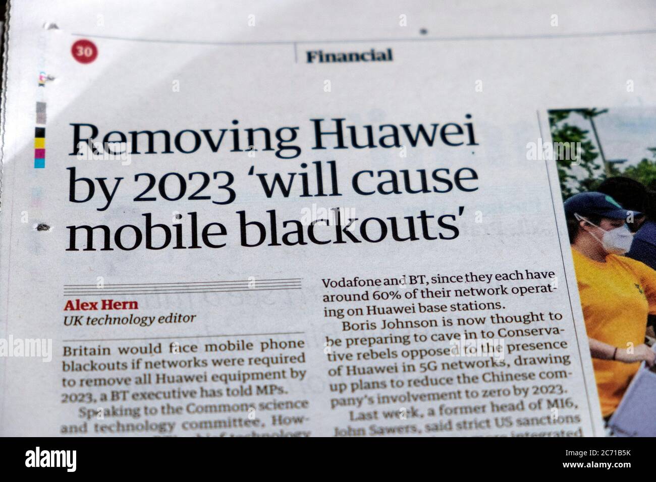 "Rimuovere Huawei entro il 2023 "causerà blackout mobili" "Guardian Financial page giornale titolo 9 luglio 2020 Londra Inghilterra UK Foto Stock