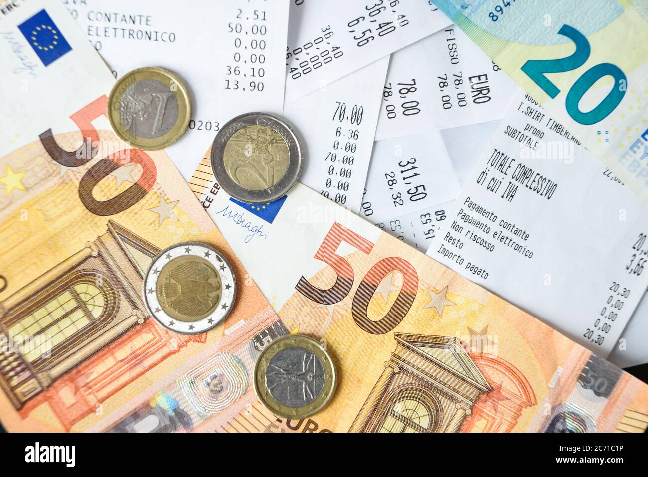 Denaro e ricevute, spese di vita ordinarie Foto Stock