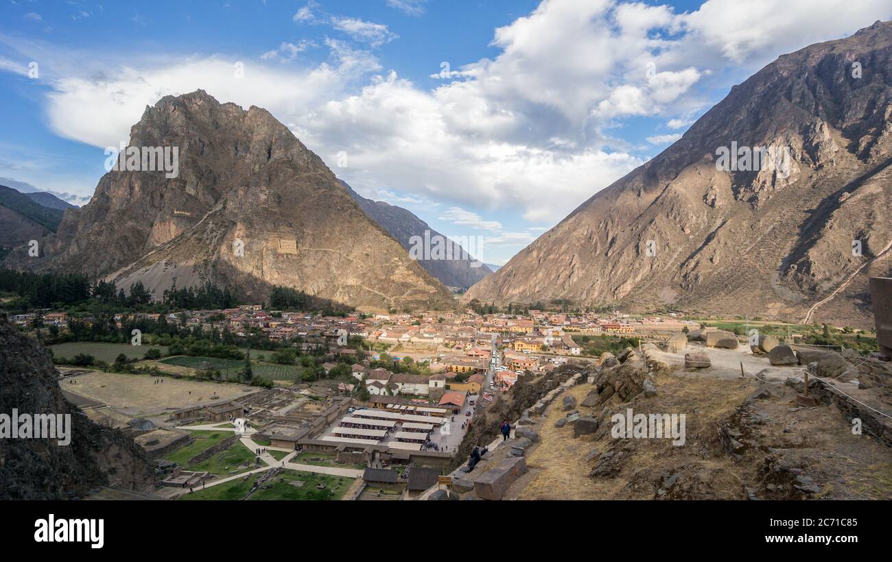 Ollantaytambo, Perù - Settembre 2017: Veduta aerea dell'antica città Inca Ollantaytambo., Perù, Sud America Foto Stock