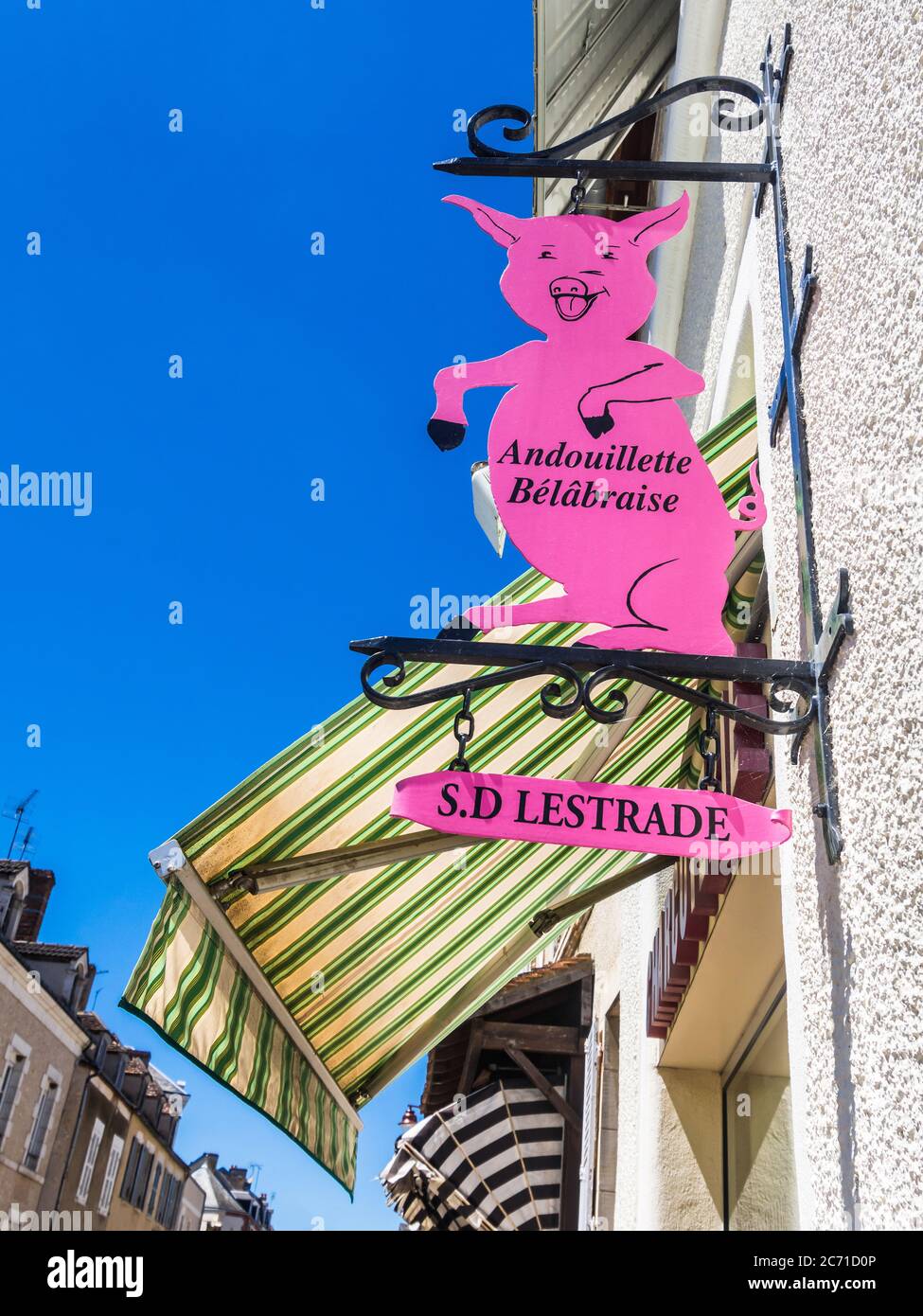 Segno di maiale rosa sopra la porta del macellaio, a Belabre, Indre (36), Francia. Foto Stock