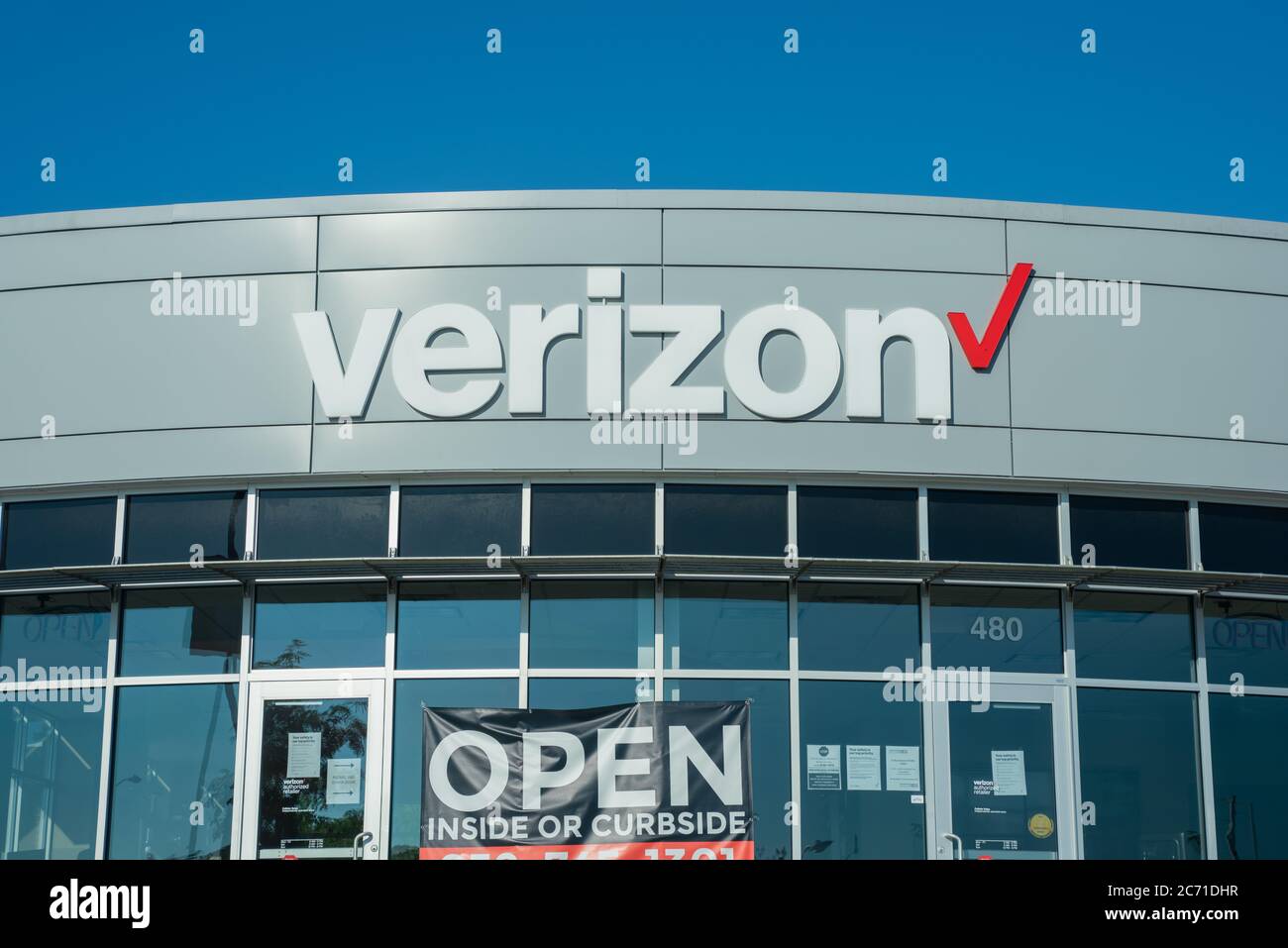 Accedi a un negozio di telefoni Verizon Foto Stock