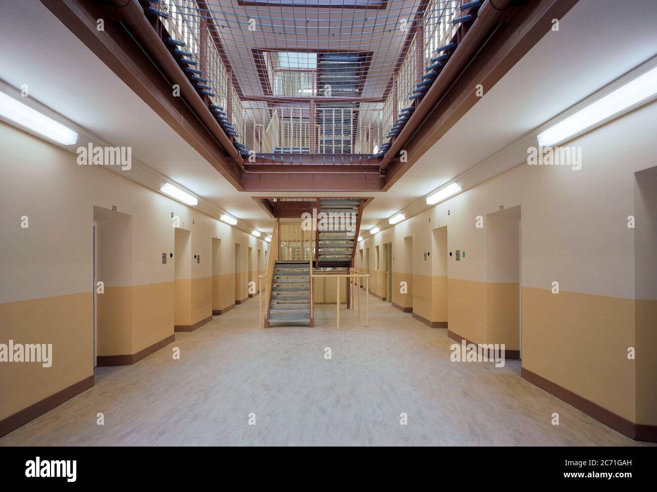 Tipico sbarco in una prigione vittoriana britannica, nel 1997 Foto Stock