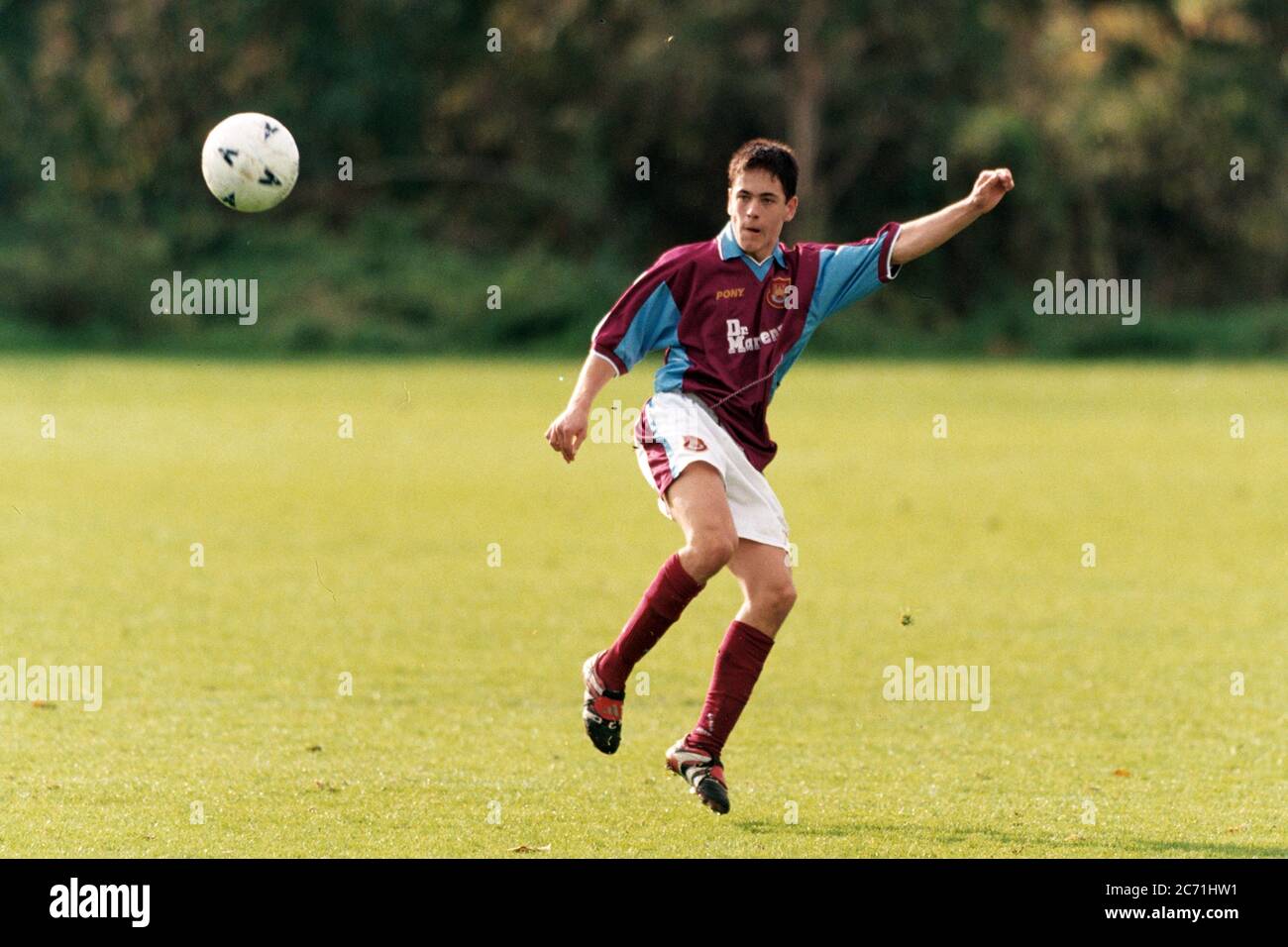 Joe Cole di West Ham United giocando contro Tottenham Hotspur come sedici anni nel 1998 Foto Stock