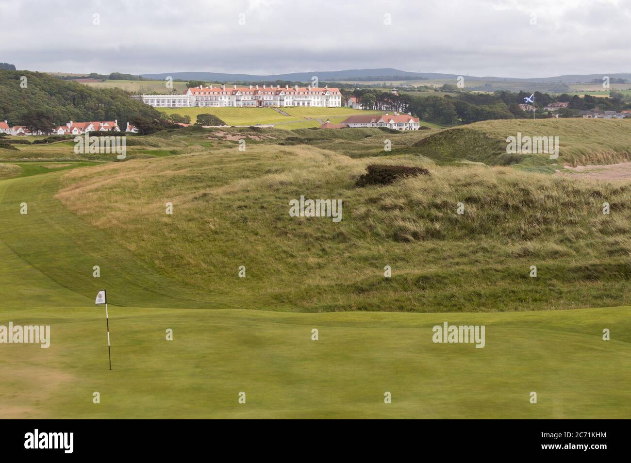 Turnberry, Scozia, Regno Unito. 13 luglio 2020. Nella foto: Sono stati fatti nuovi inviti a indagare sui rapporti commerciali di Trump dopo che il resort Trump Turnberry sta cercando di espandere il resort e di costruire un nuovo sviluppo sulla terra circostante a ovest del complesso alberghiero. Credit: Colin Fisher/Alamy Live News Foto Stock